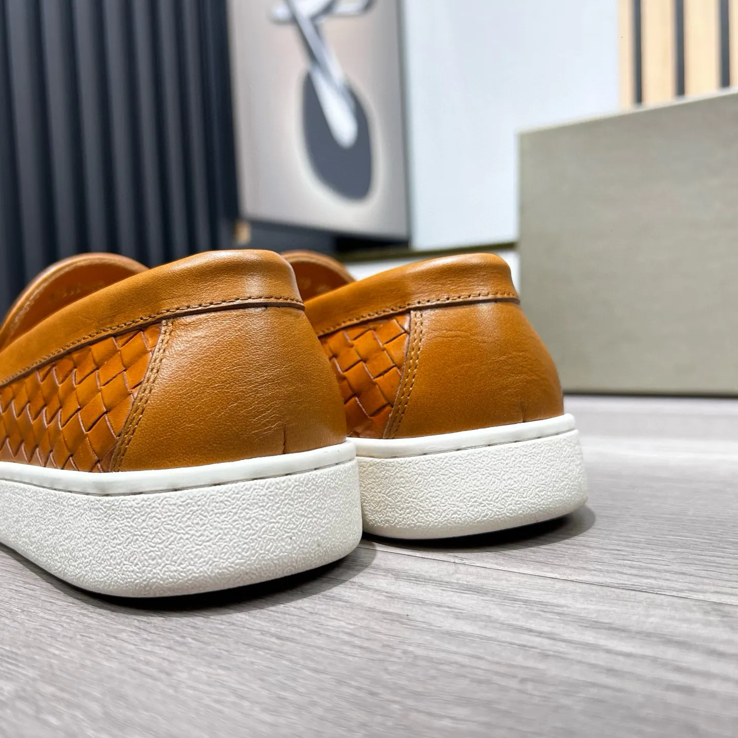 Ex-factory price 500 BV〰️Purely handmade classic men's beanie shoes👉👉driving shoes, slip-on shoes, made of imported cowhide woven from Italy, 💕water-dyed cowhide lining, 🔊original outsole, waterproof platform design, comfortable on the feet. A good choice for traveling and driving, two colors available, code number: 38-44, (45 can be customized)